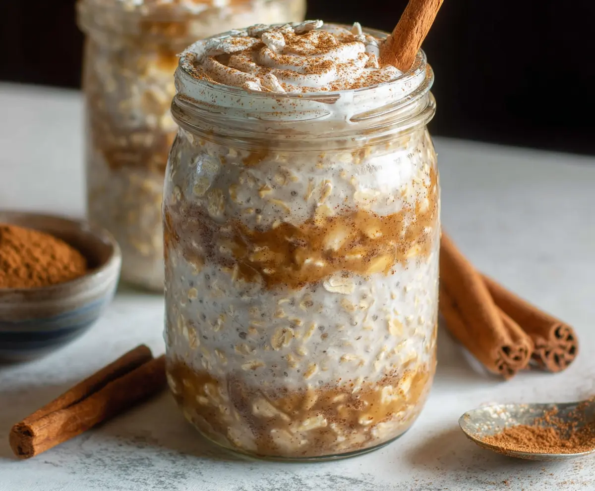 Easy Cinnamon Roll Overnight Oats