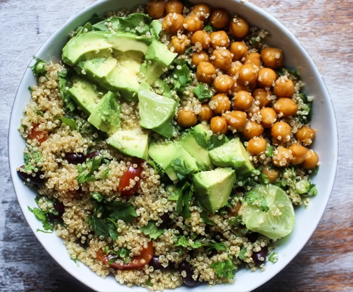 Healthy Quinoa Bowl with Avocado & Chickpeas